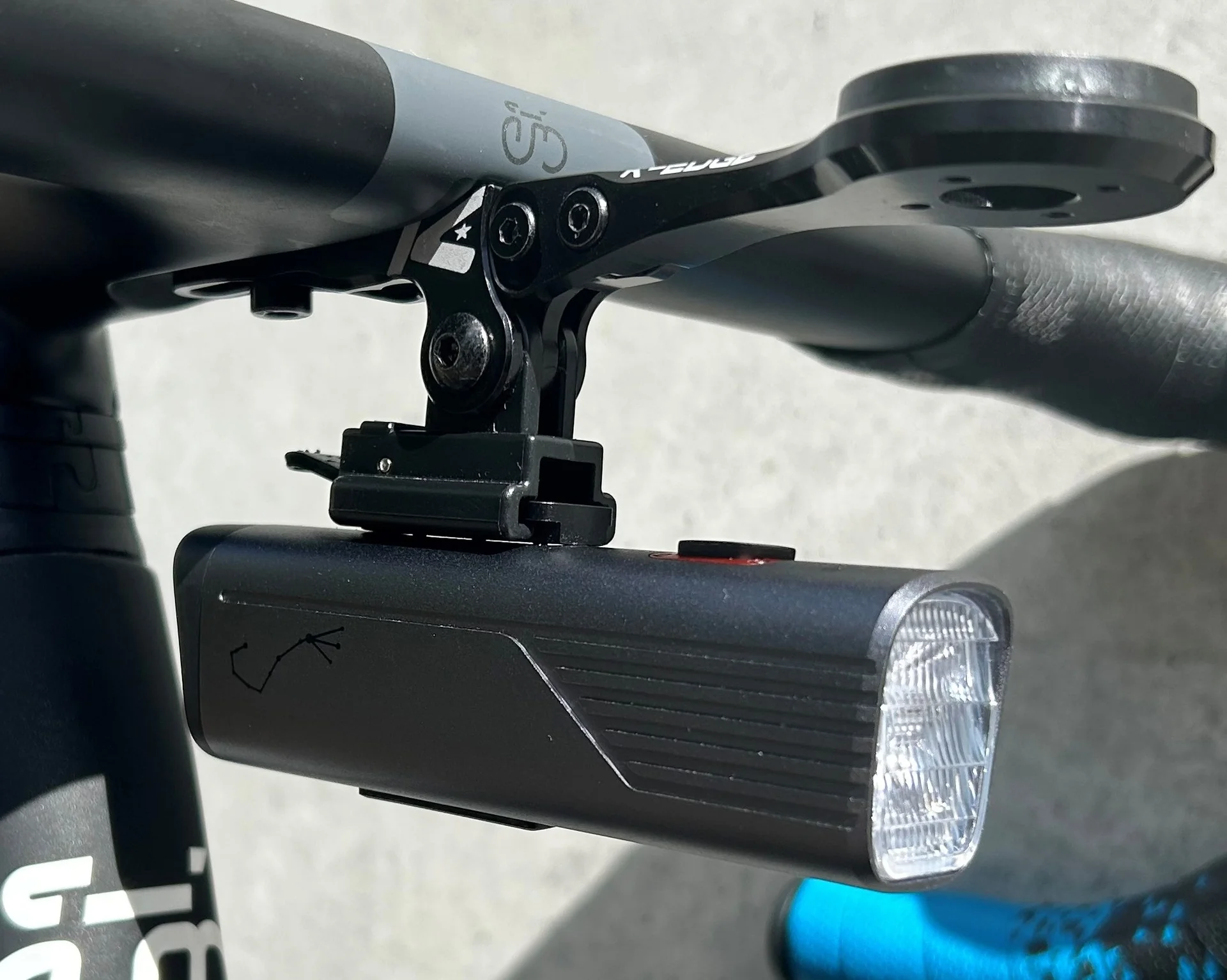 Magene Antares 1200 Smart Headlight - Image 2
