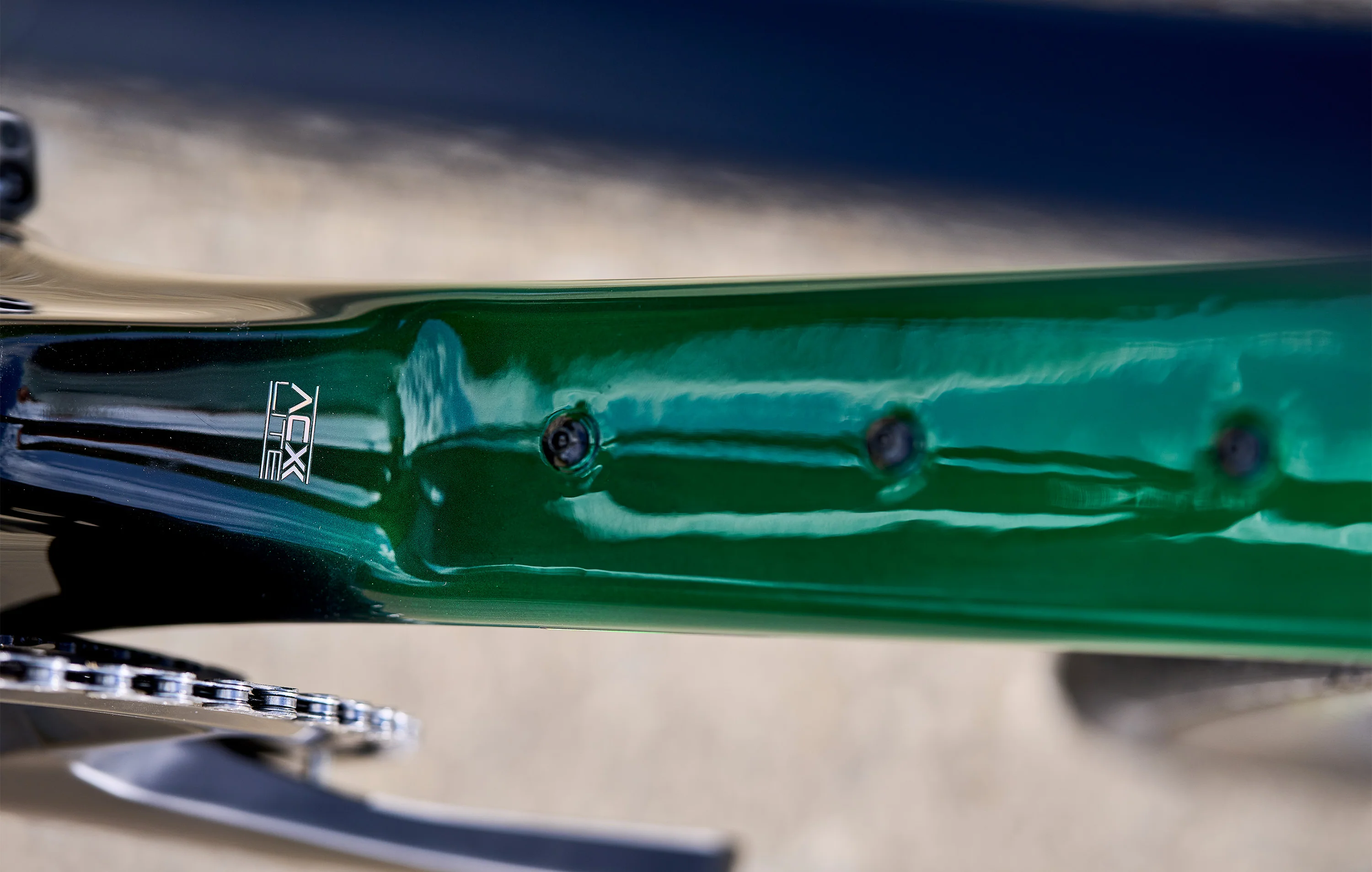 Polygon Helios A8 - Ultegra Di2 Carbon Road Bike - Image 8