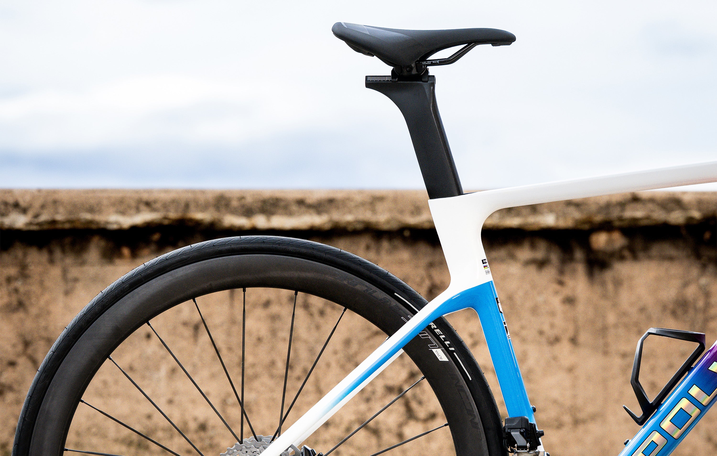 Polygon Helios A9 - Dura Ace Di2 Carbon Road Bike - Image 8