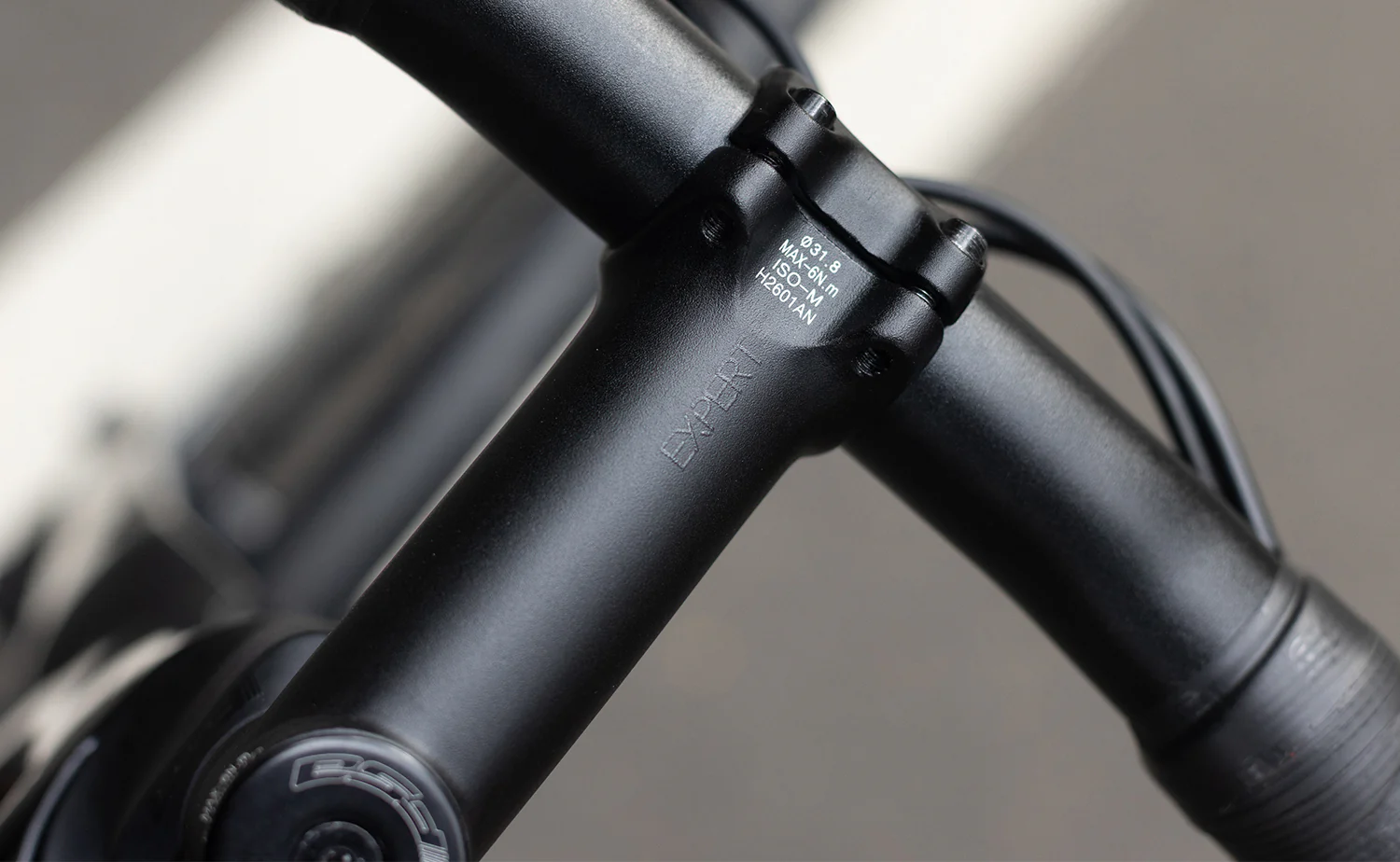 Polygon Strattos 7 - 105 Carbon Endurance Bike - Image 16