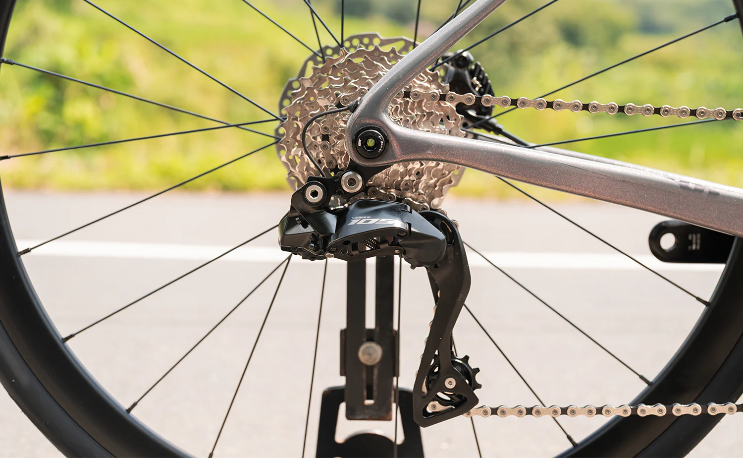 Polygon Strattos 7 - 105 Di2 Carbon Endurance Bike - Image 7