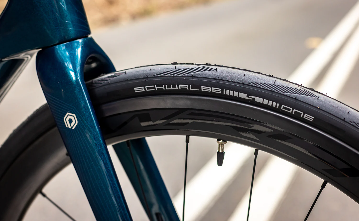 Polygon Strattos C7 - 105 Di2 Carbon Endurance Bike - Image 18